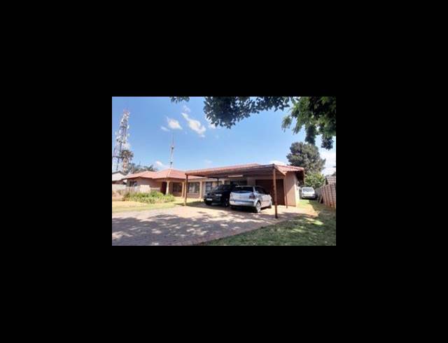 3 BEDROOM HOUSE FOR SALE IN DERSLEY